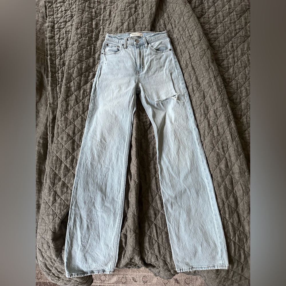 Abercrombie & Fitch 90s Relaxed Jean in High Rise size 24/00 L, great cond., $32